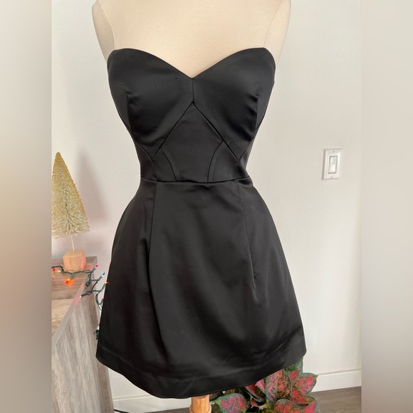 Bebe Angela Sculpted Strapless Sweetheart Black Dress- Size 2 - Picture 2 of 8